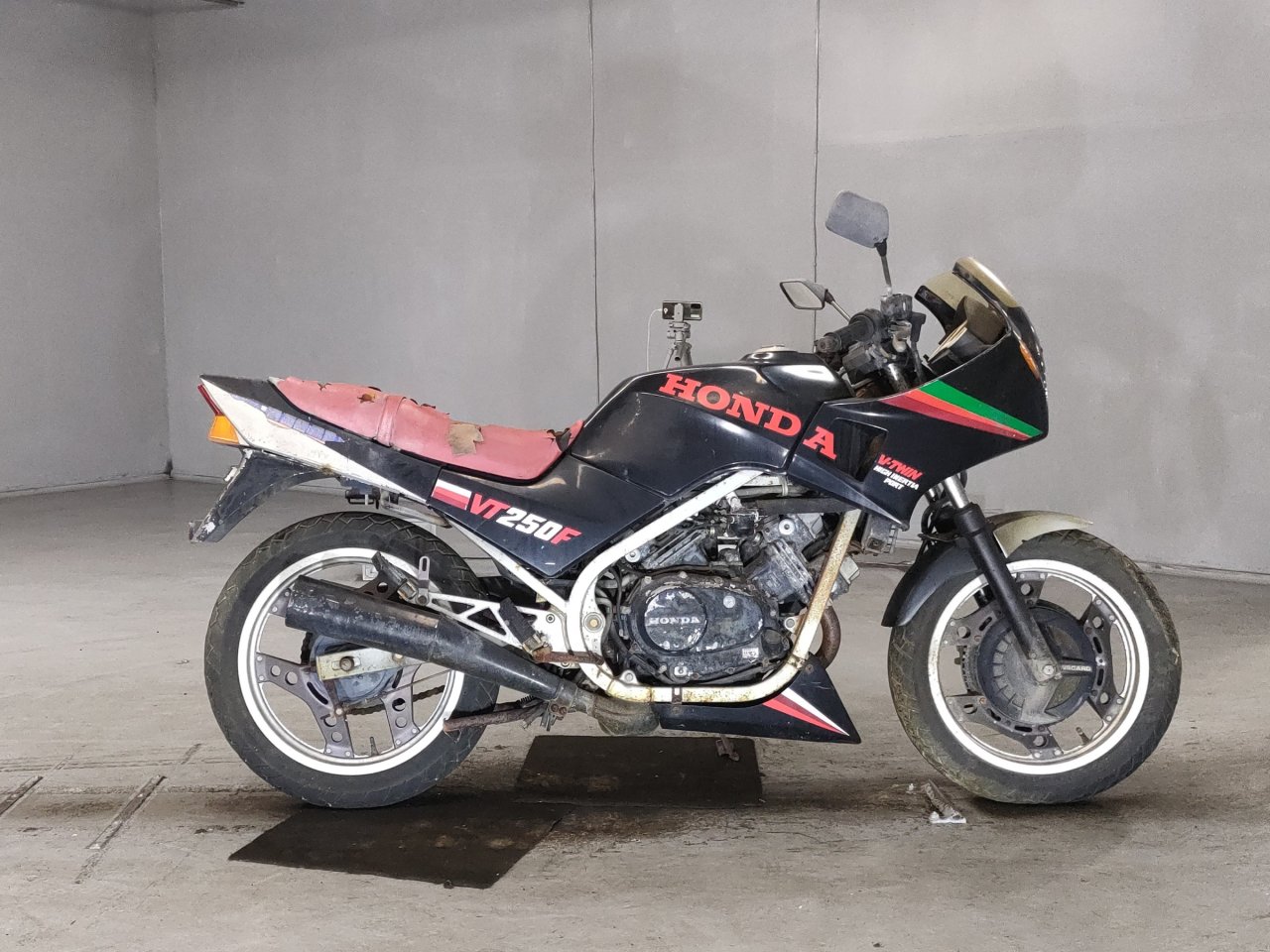 Honda VT250F - Adamoto - Motorcycles from Japan