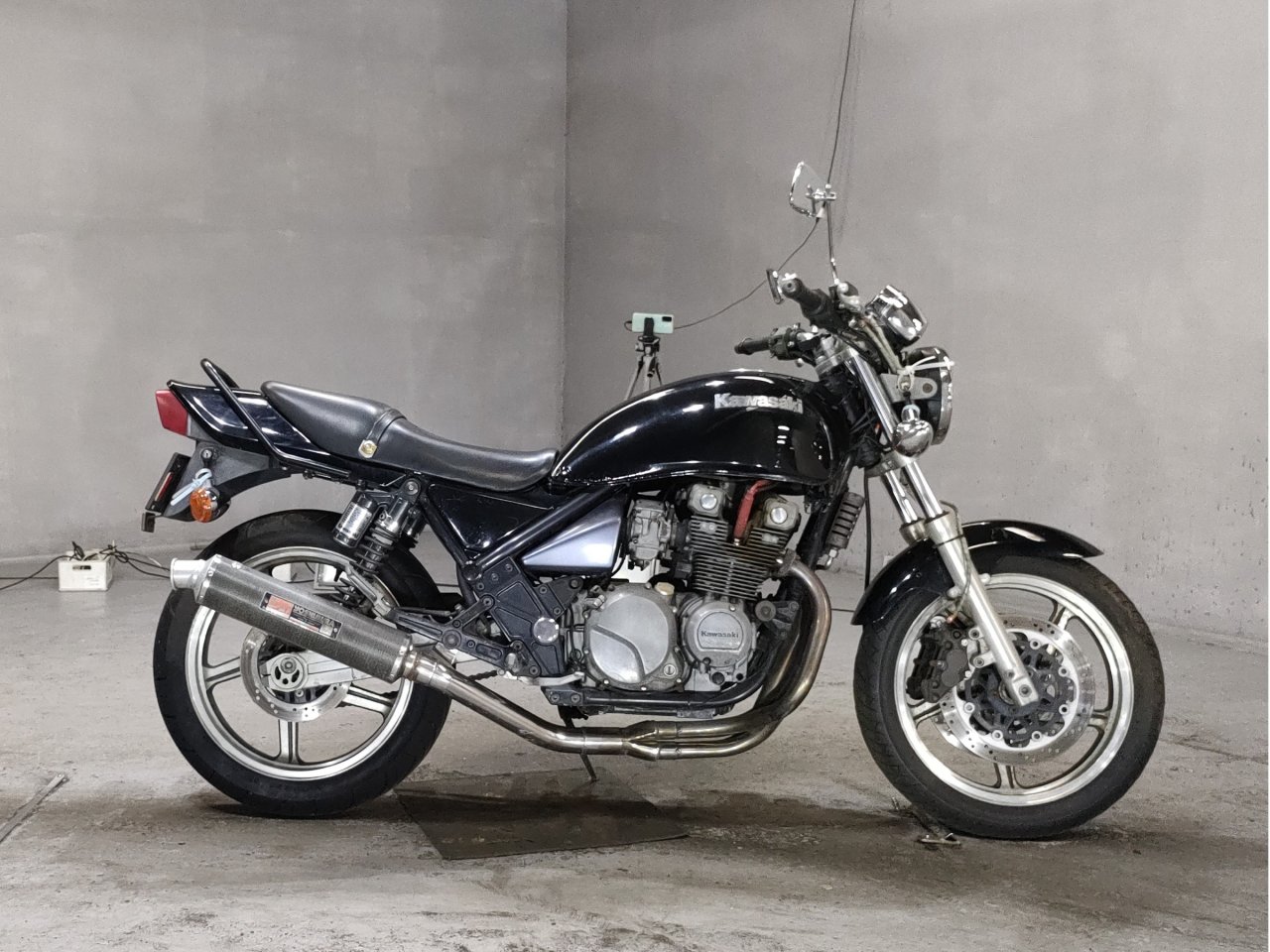 Kawasaki Zephyr 400 - Adamoto - Motorcycles from Japan
