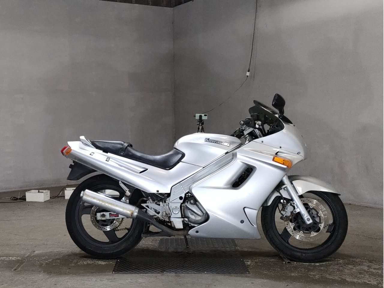 Kawasaki ZZ-R250 - Adamoto - Motorcycles from Japan