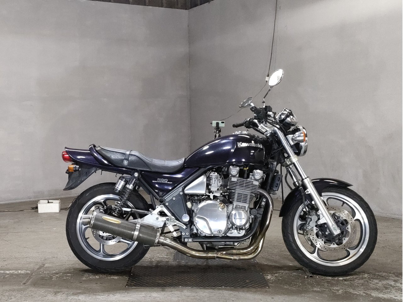 Kawasaki Zephyr 1100 - Adamoto - Motorcycles from Japan