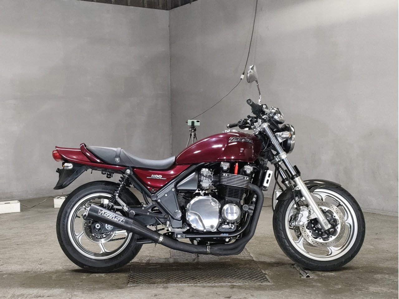 Kawasaki Zephyr 1100 - Adamoto - Motorcycles from Japan