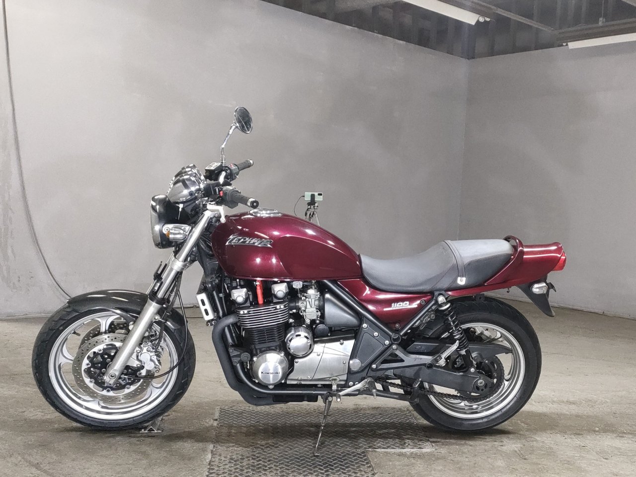 Kawasaki Zephyr 1100 - Adamoto - Motorcycles from Japan