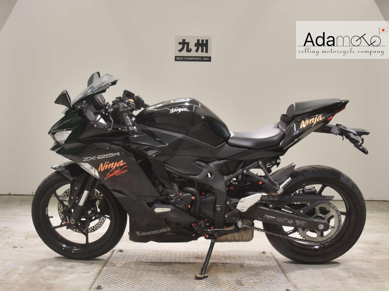 Kawasaki ZX 25R - Adamoto - Motorcycles from Japan