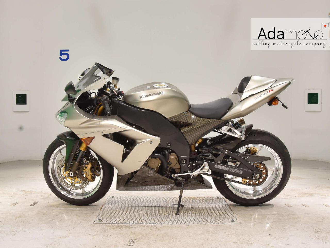Kawasaki ZX 10R - Adamoto - Motorcycles from Japan