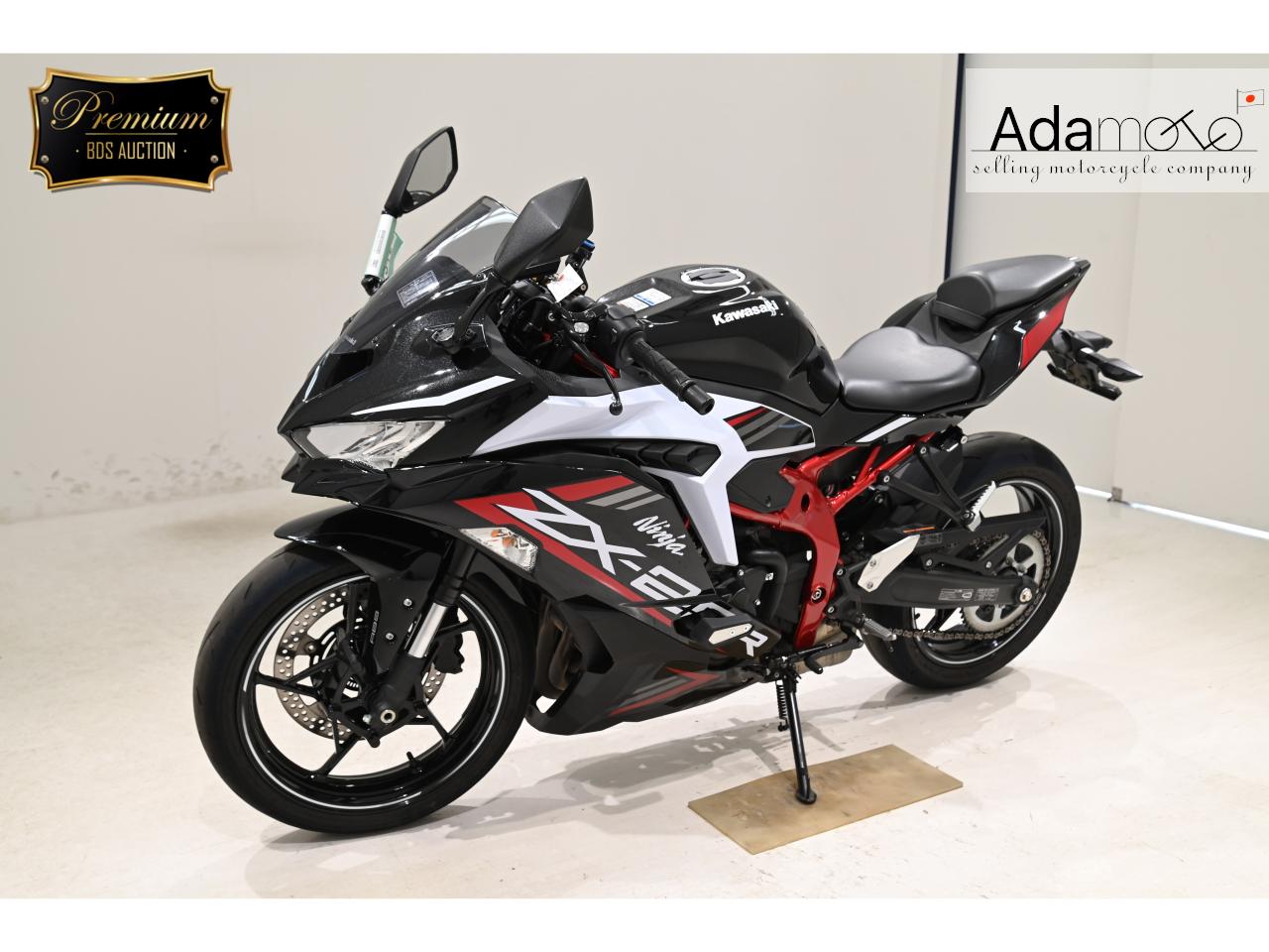 Kawasaki ZX 25R - Adamoto - Motorcycles from Japan