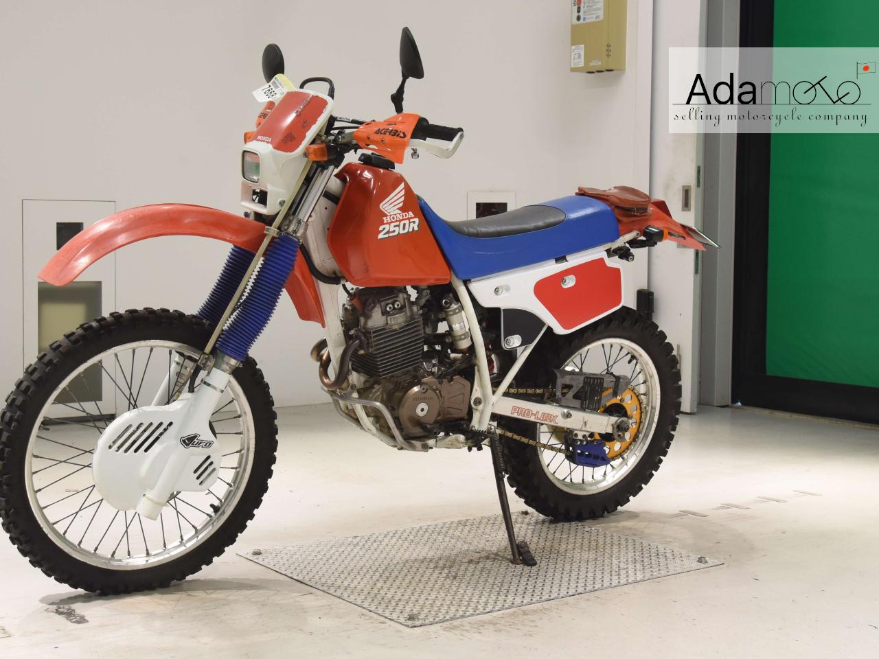 Honda XLR250R 3 - Adamoto - Motorcycles from Japan