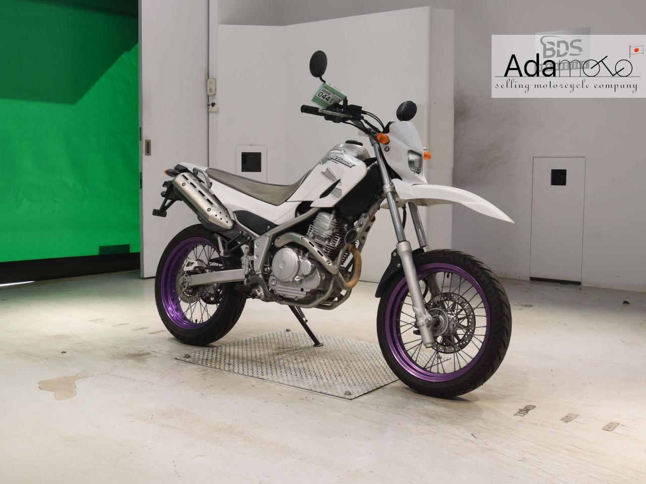 Yamaha XT250X 2 - Adamoto - Motorcycles from Japan