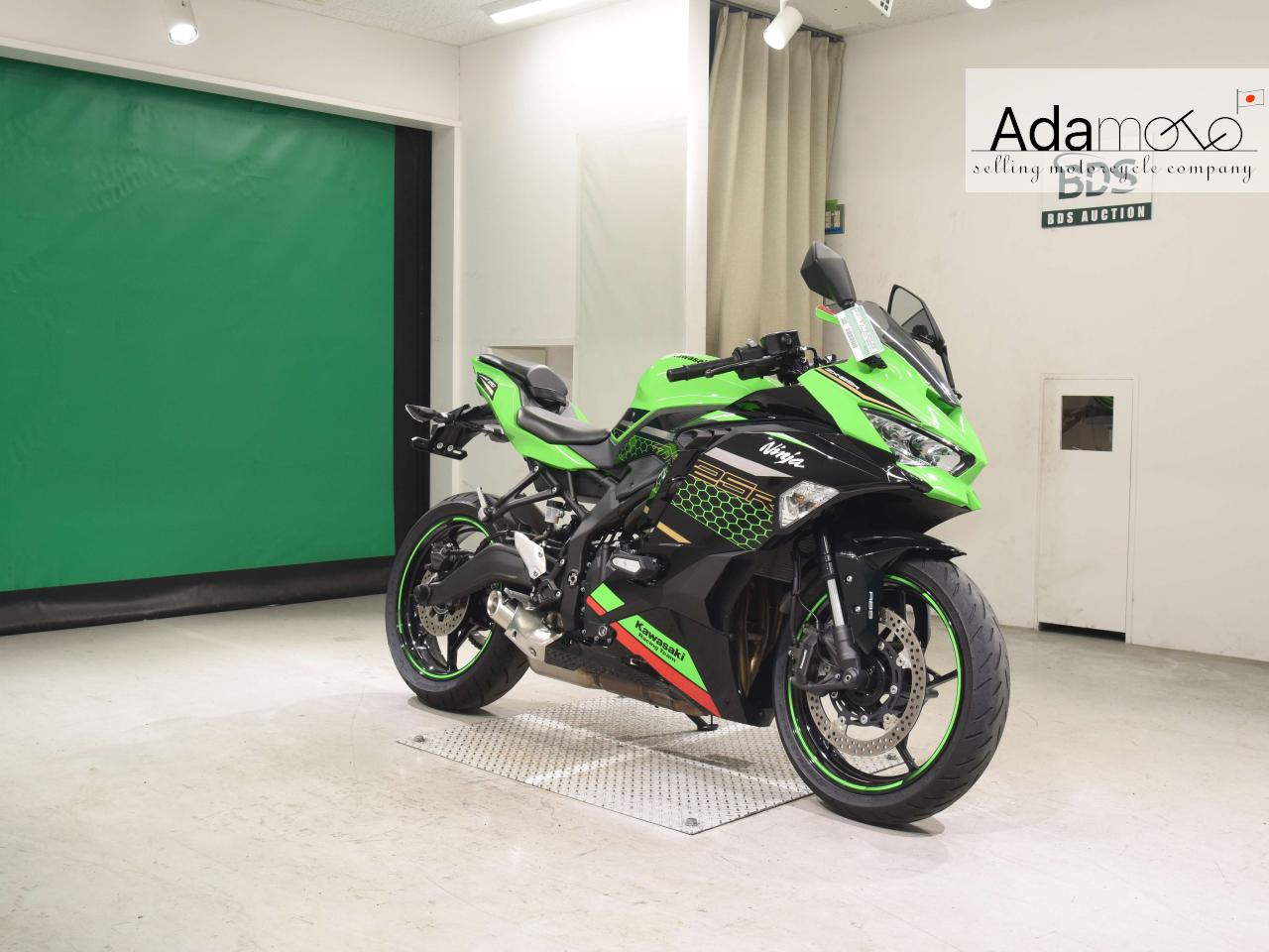 Kawasaki ZX 25R - Adamoto - Motorcycles from Japan