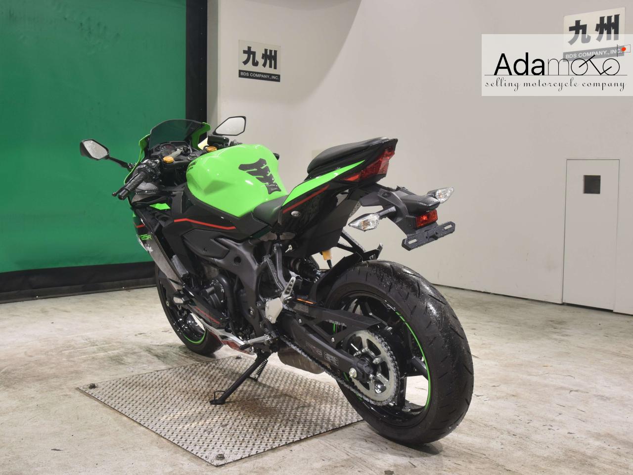Kawasaki ZX-25R - Adamoto - Motorcycles from Japan